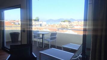 Minibar, caja fuerte, sistema de insonorización