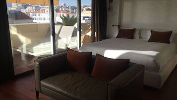 Minibar, caja fuerte, sistema de insonorización