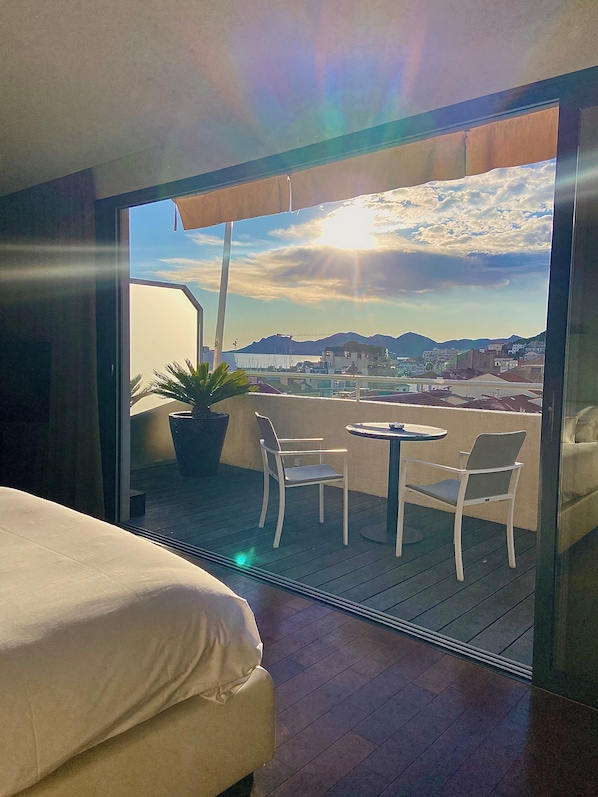 Suite | Minibar, värdeförvaringsskåp på rummet och ljudisolering