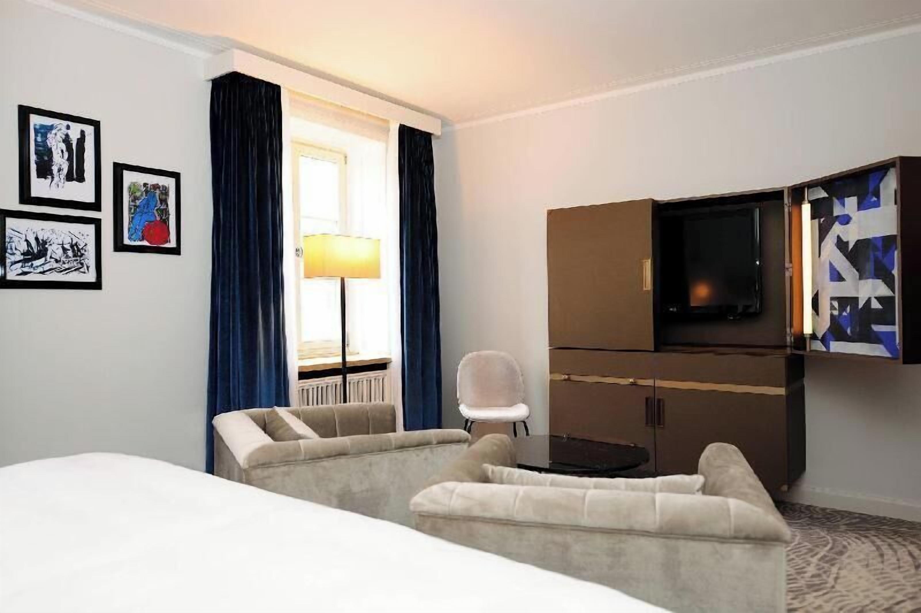 Premium bedding, in-room safe, desk, blackout curtains