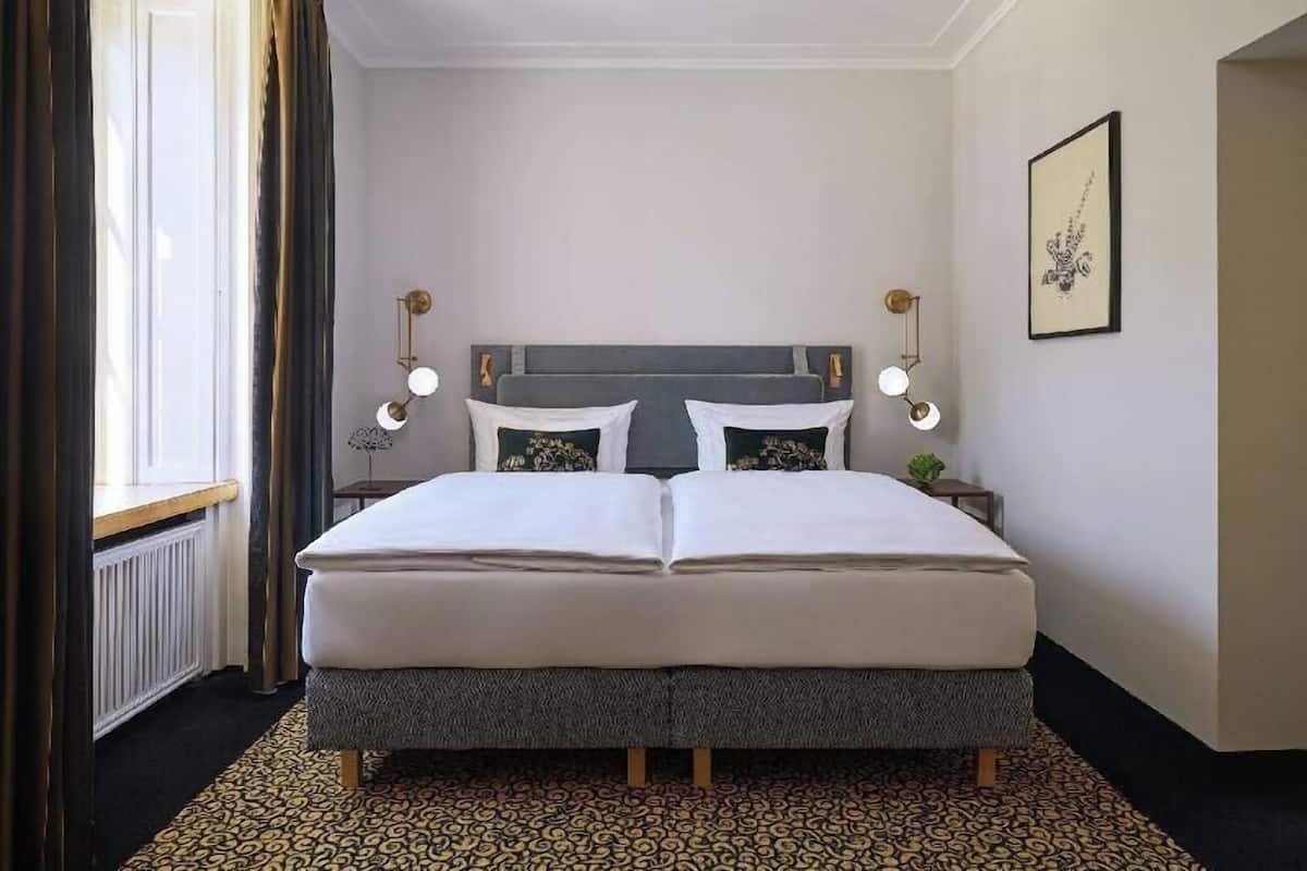 Premium bedding, in-room safe, desk, blackout curtains