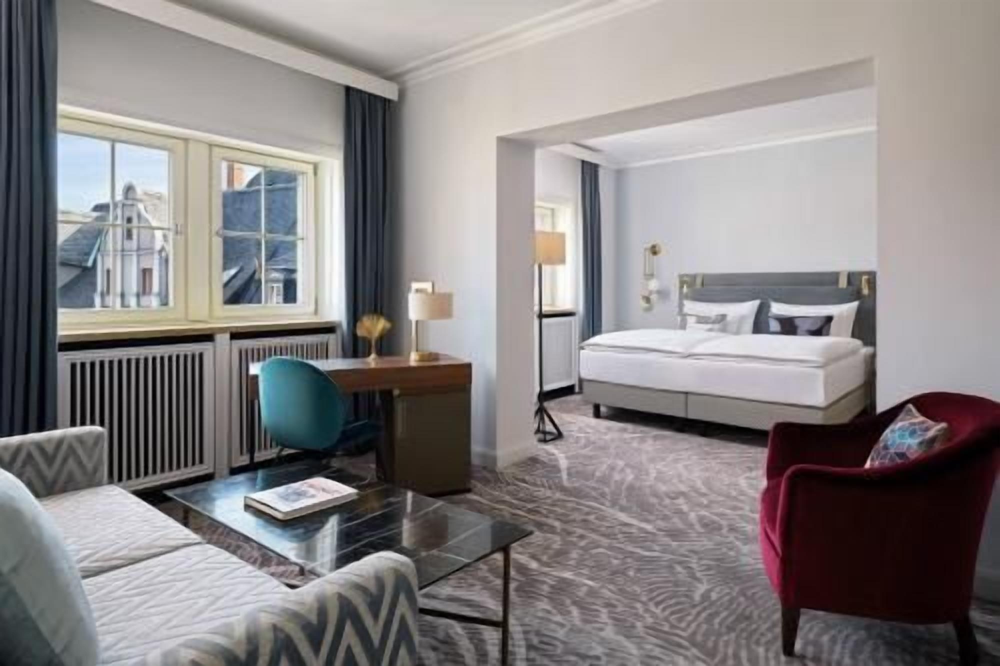 Premium bedding, in-room safe, desk, blackout curtains