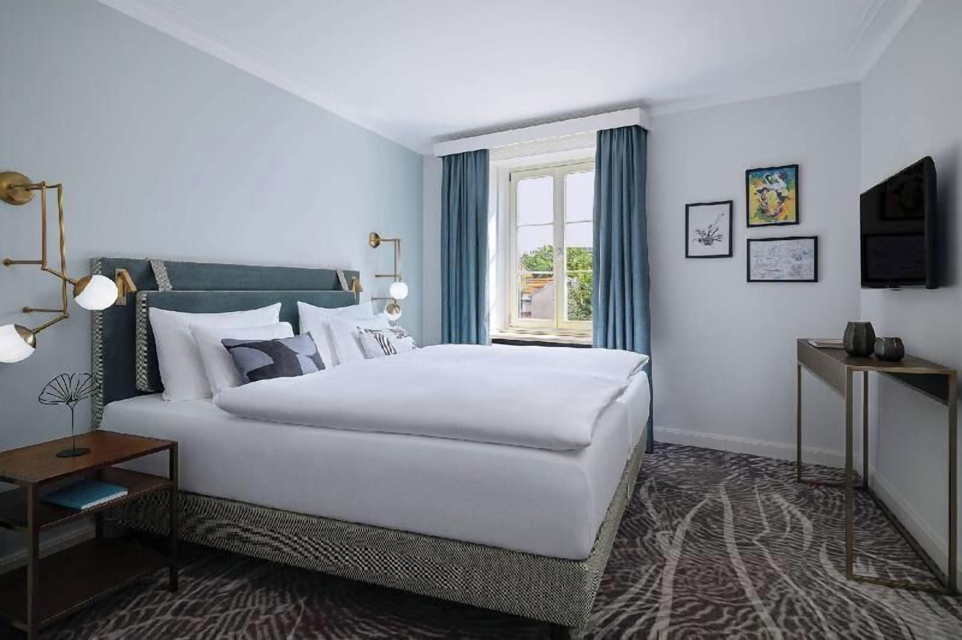 Premium bedding, in-room safe, desk, blackout curtains