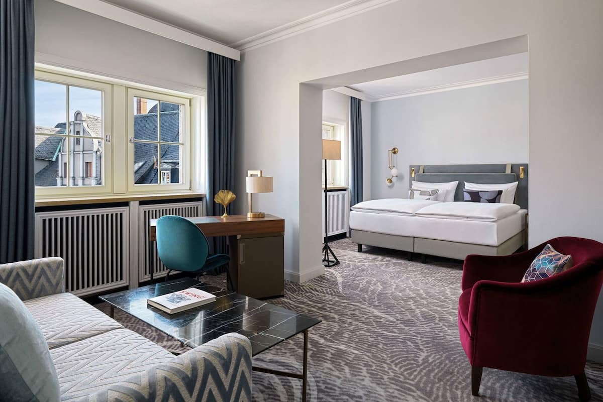 Premium bedding, in-room safe, desk, blackout curtains