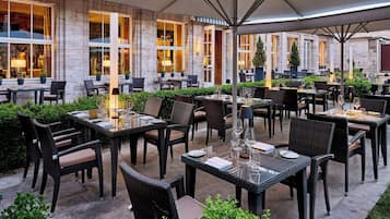 Breakfast, lunch, dinner served; international cuisine, garden views