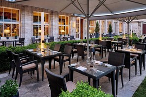 Breakfast, lunch, dinner served; international cuisine, garden views 