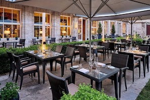 Breakfast, lunch, dinner served; international cuisine, garden views