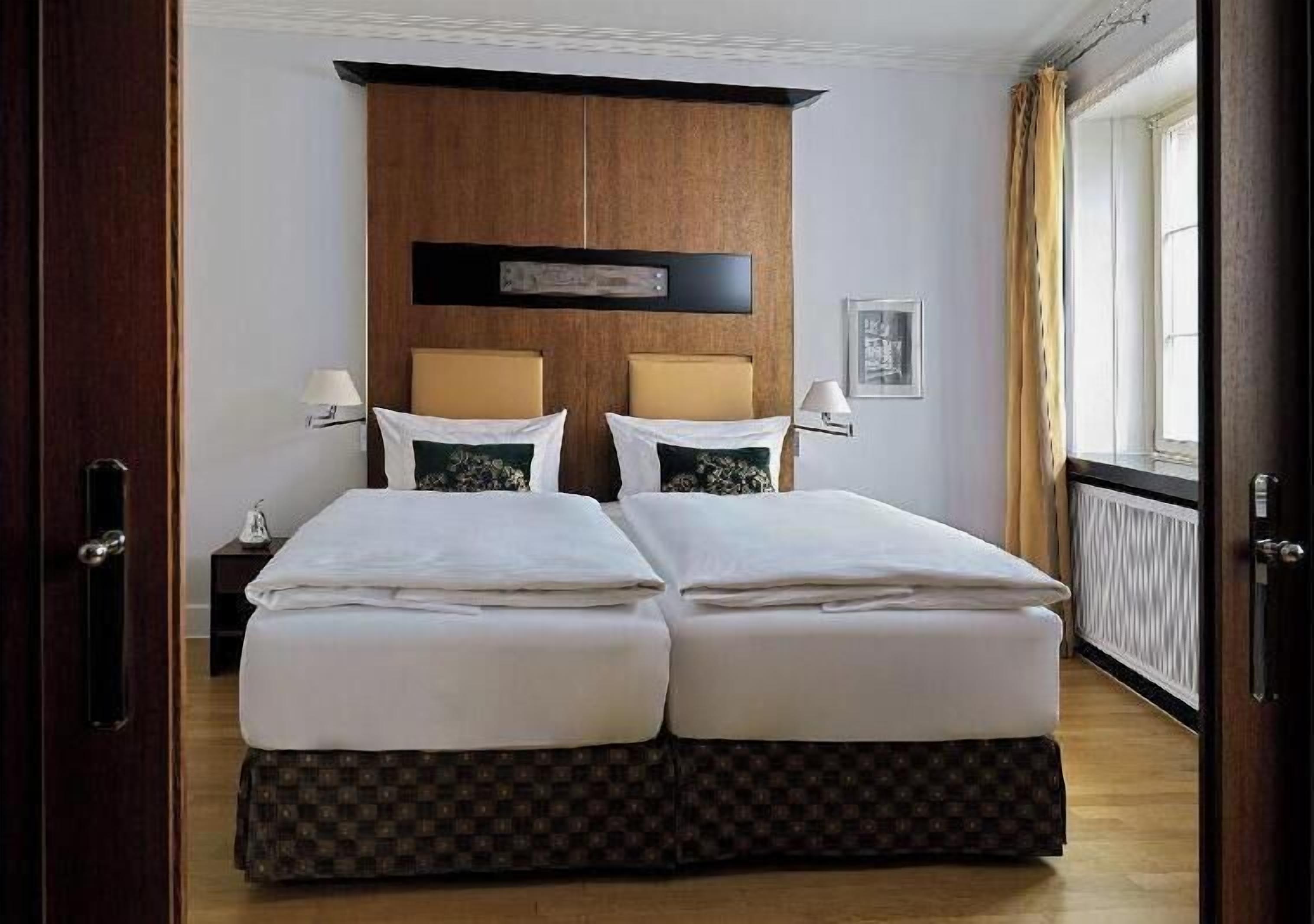 Premium bedding, in-room safe, desk, blackout curtains