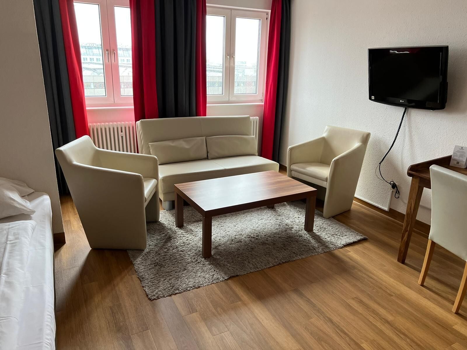 Familienzimmer, Mehrere Betten, Badewanne (Cozy Sitting Corner) | Allergikerbettwaren, Zimmersafe, Schreibtisch, Verdunkelungsvorhänge