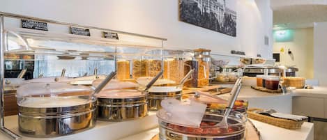 Desayuno buffet (EUR 14 por persona)