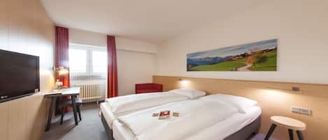 Standard Room, 1 Double Bed | Hypo-allergenic bedding, in-room safe, desk, blackout drapes