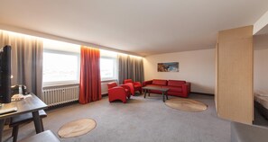 Hypo-allergenic bedding, in-room safe, desk, blackout drapes - Sure Hotel by Best Western Muenchen Hauptbahnhof (Munich)