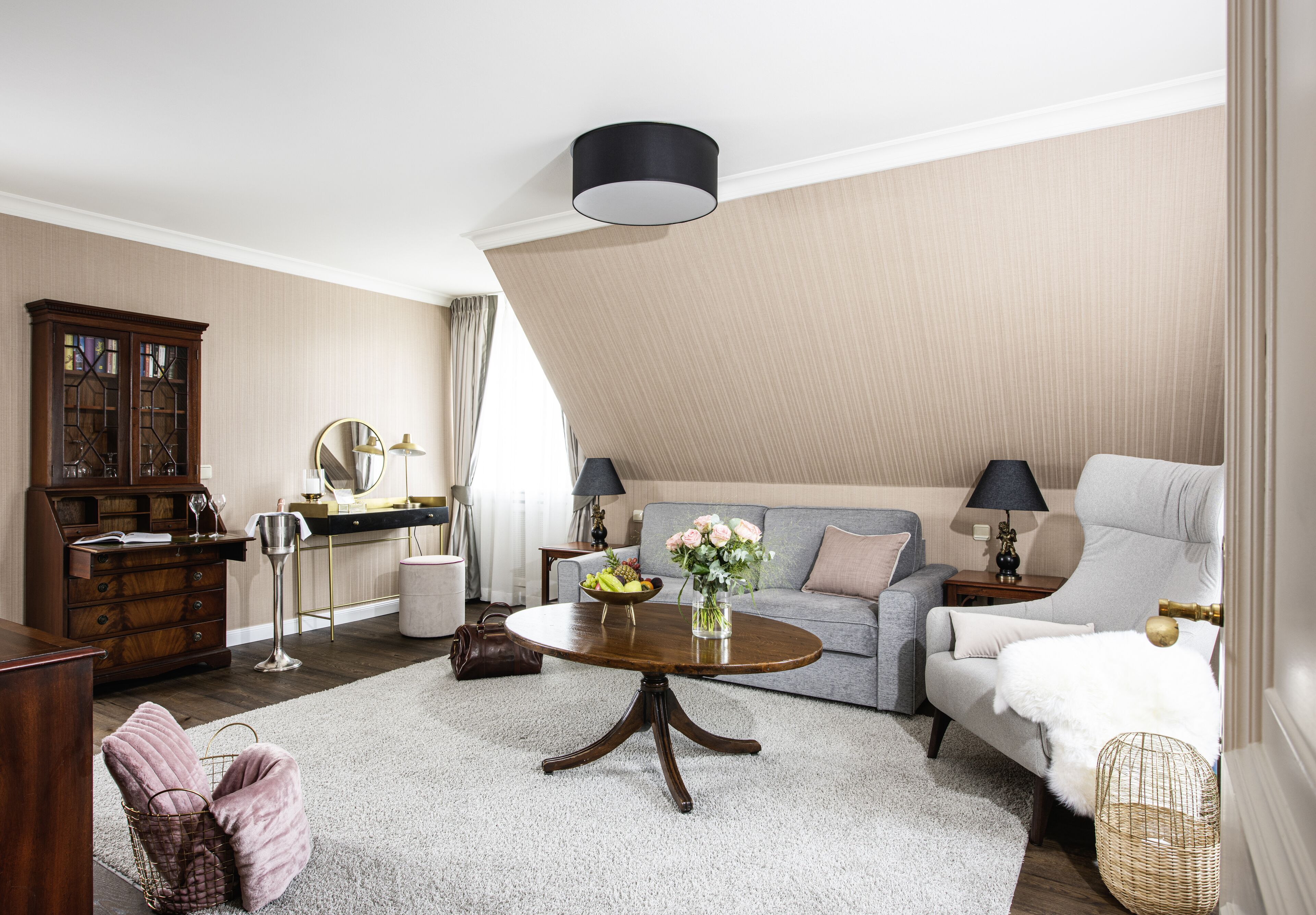 executive suite | premium bedding, down duvets, minibar, in-room safe