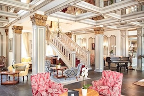 Lobby-Lounge
