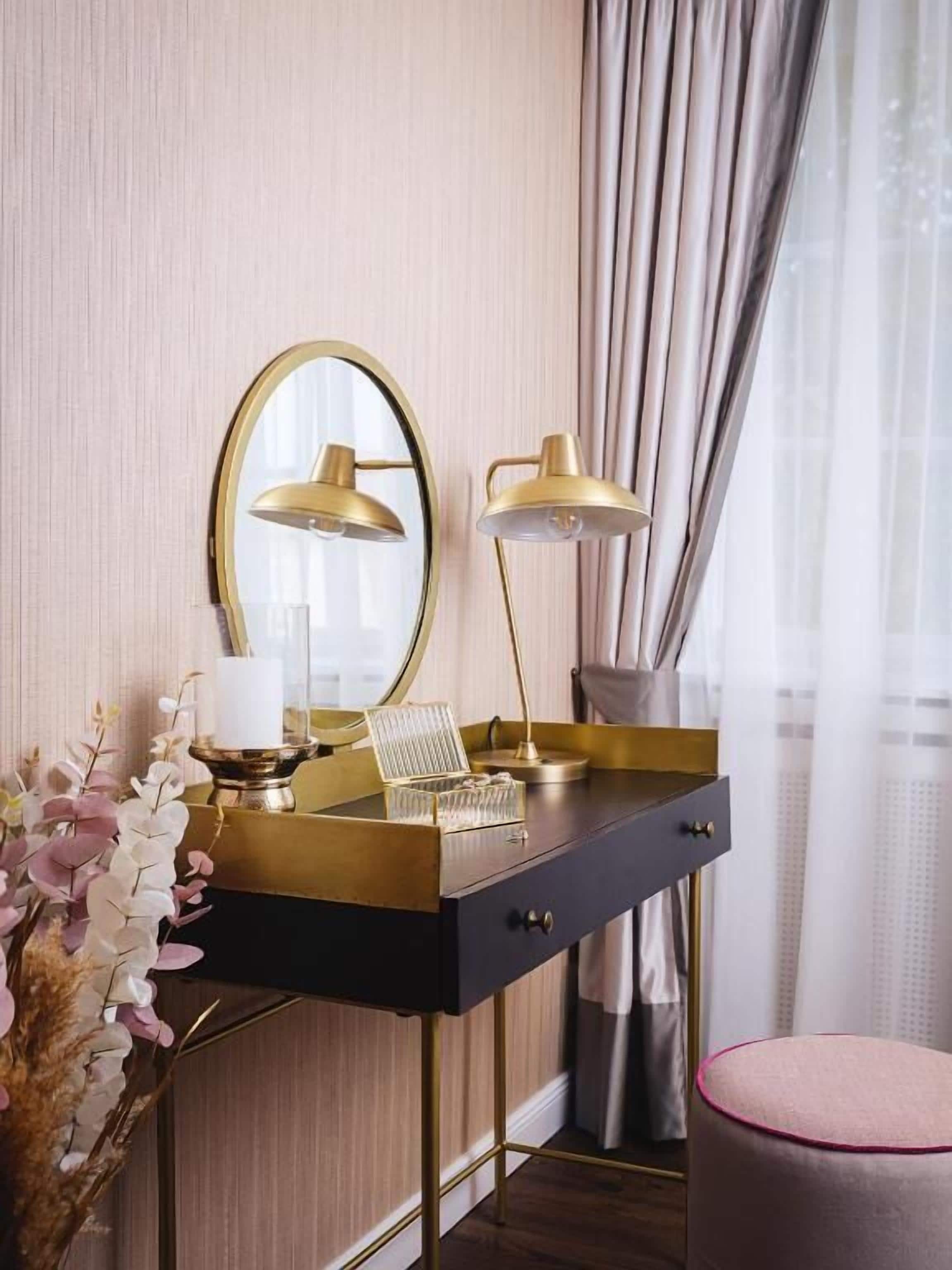 executive suite | premium bedding, down duvets, minibar, in-room safe