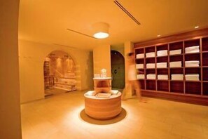 Couples treatment rooms, sauna, hot tub, steam room, body treatments