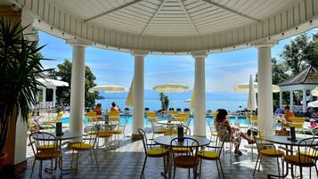 Indoor pool, outdoor pool, sun loungers