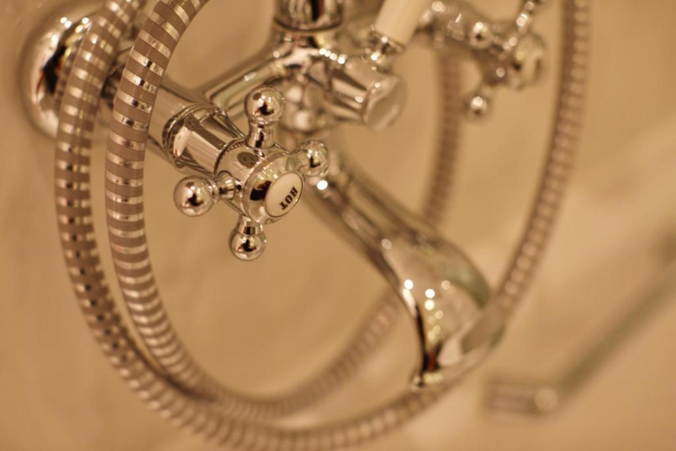 combined shower/bathtub, hair dryer, bathrobes, slippers