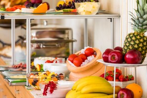 Buffet breakfast on weekdays (EUR 15.50 per person)