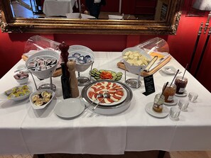 Desayuno buffet todos los días (con cargo) 