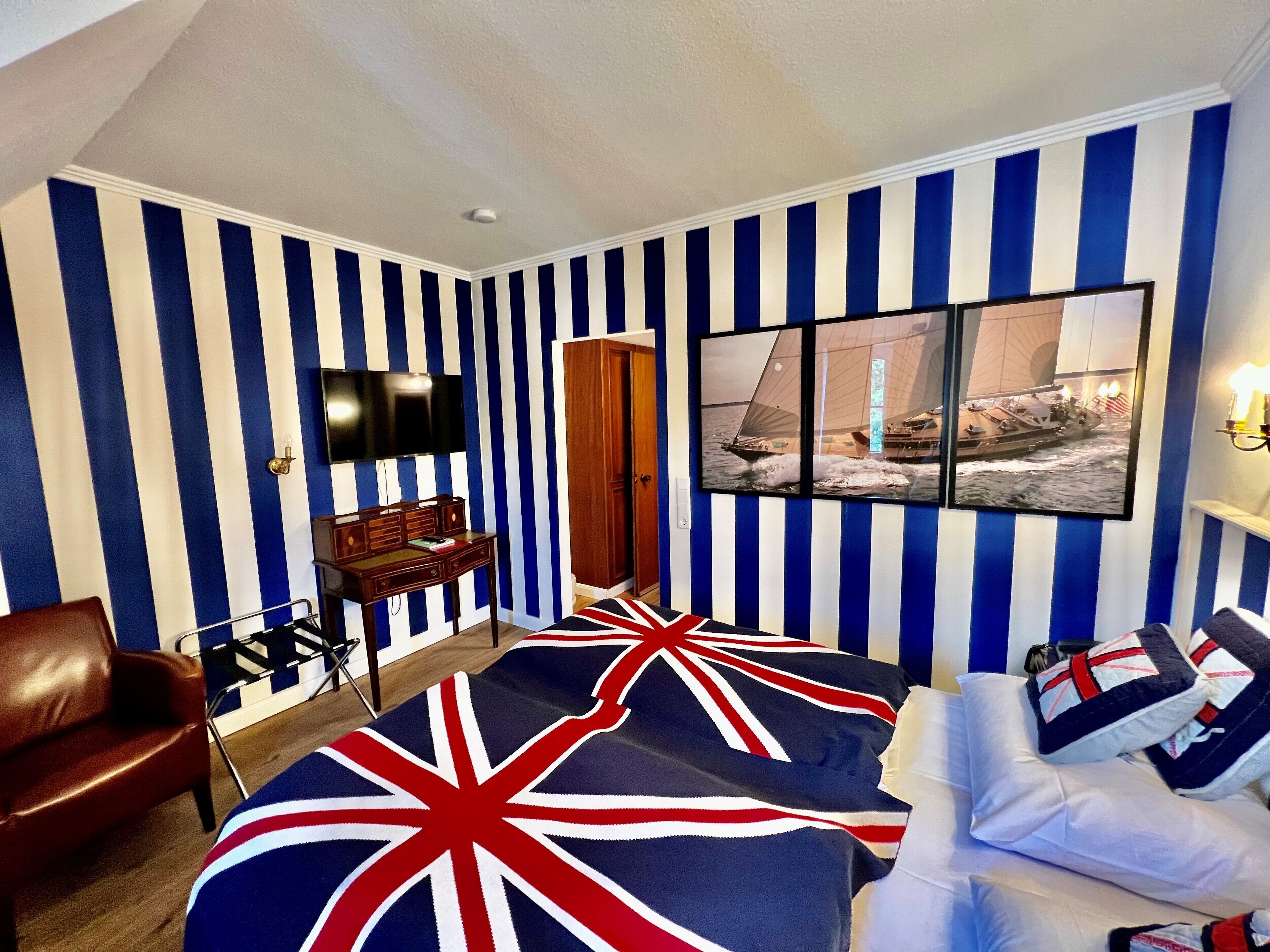 classic double room | 1 bedroom, individually decorated, individually furnished, desk