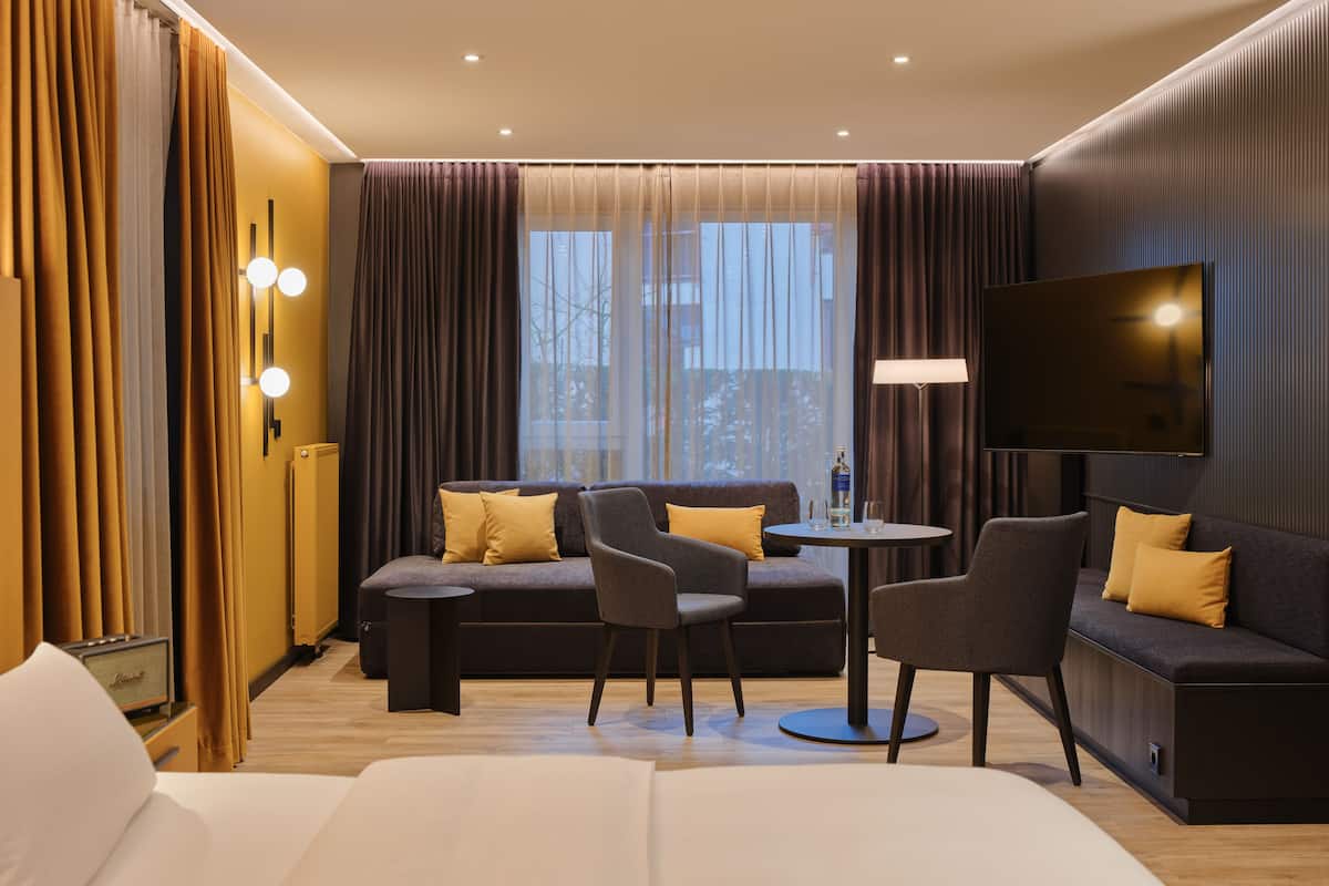 Hypo-allergenic bedding, memory-foam beds, in-room safe