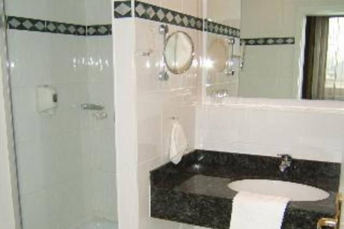 Artículos de tocador gratuitos, secador de pelo, toallas