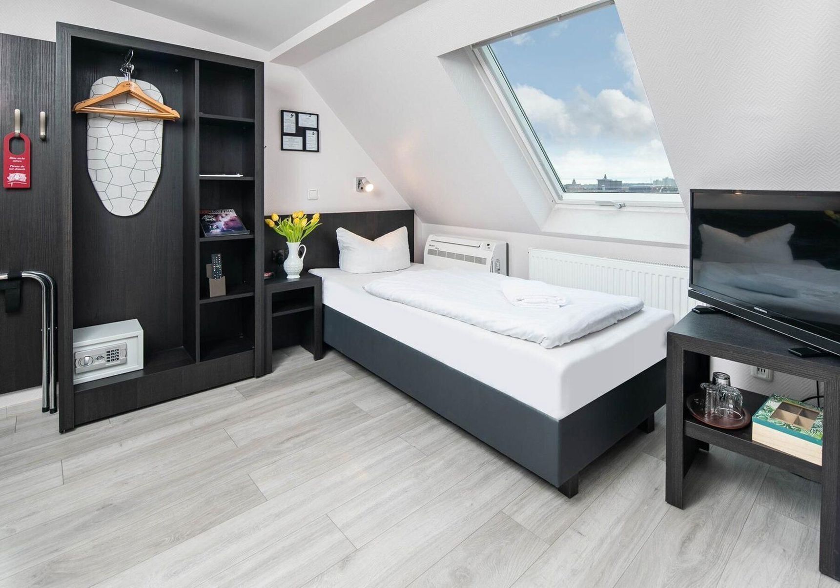 Literie hypoallergénique, coffres-forts dans les chambres