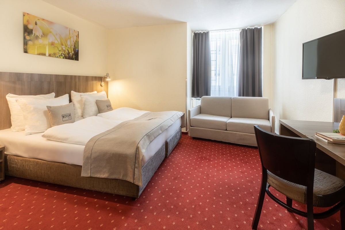 Hypo-allergenic bedding, in-room safe, desk, soundproofing