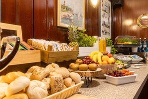 Frokostbuffé hver dag (EUR 10 per person)