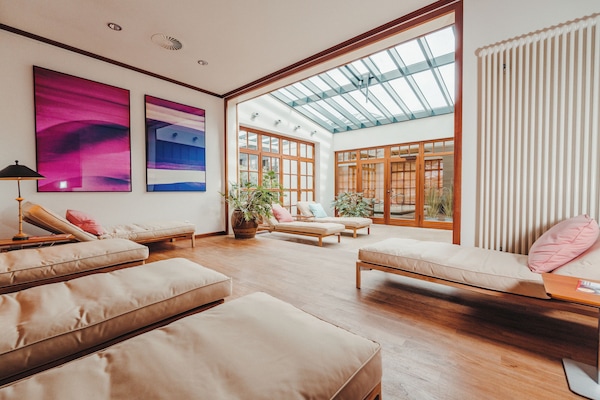 Perawatan tubuh, pijat dengan batu panas, dan pijat jaringan dalam