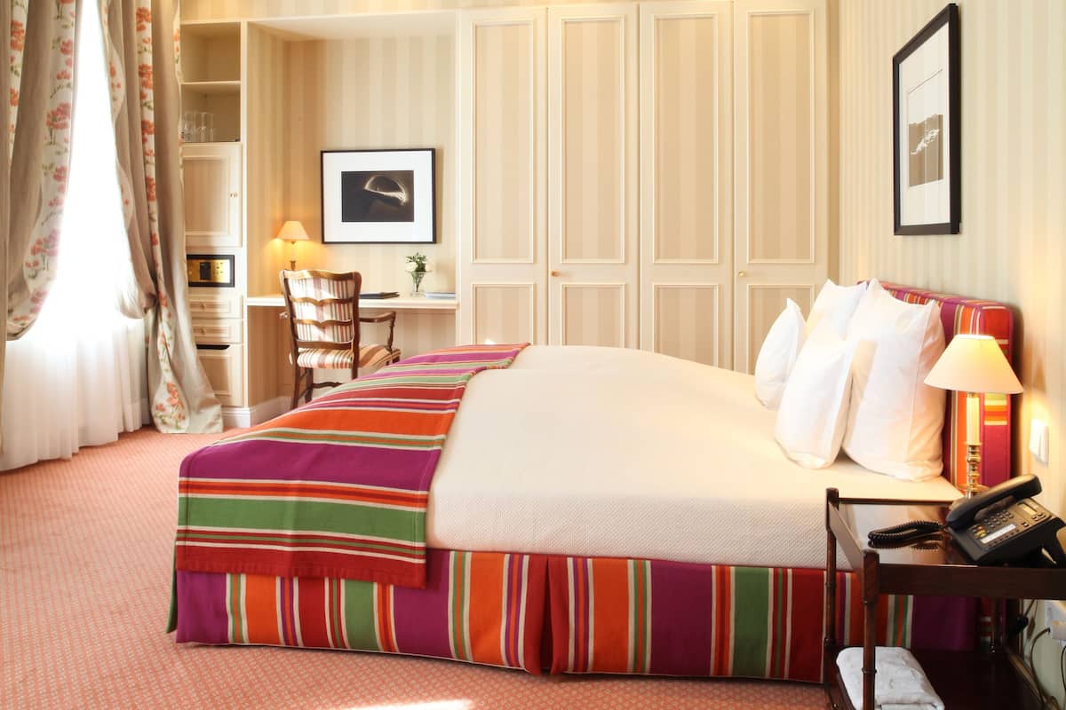 Premium bedding, down duvets, minibar, in-room safe