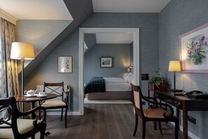 Suite | Living area | Flat-screen TV, DVD player - Hotel Stadt Hamburg (Sylt)