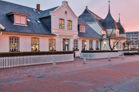 Front of property. Hotel Stadt Hamburg