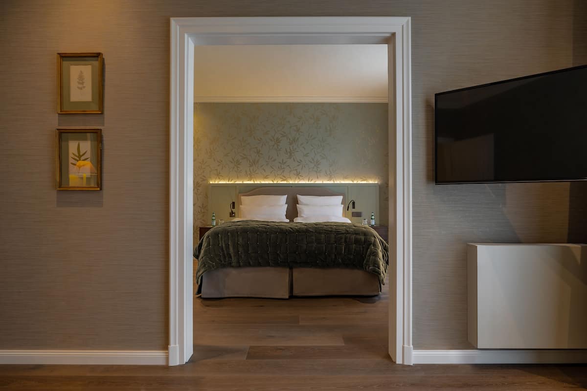 Premium bedding, down duvets, minibar, in-room safe