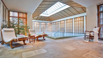 Indoor pool, sun loungers