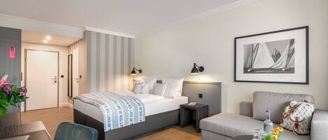 Allergivenligt sengetøj, minibar, pengeskab på værelset, skrivebord