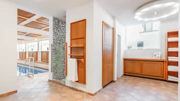 Bilik rawatan pasangan, sauna, rawatan badan, balut badan, lulur badan