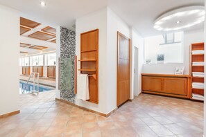 Salle de soins pour les couples, sauna, soins du corps, enveloppements