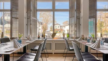 2 restaurants, breakfast, lunch, dinner served; Regional cuisine