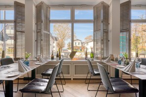 2 restaurants servant le petit déjeuner, spécialités Cuisine régionale