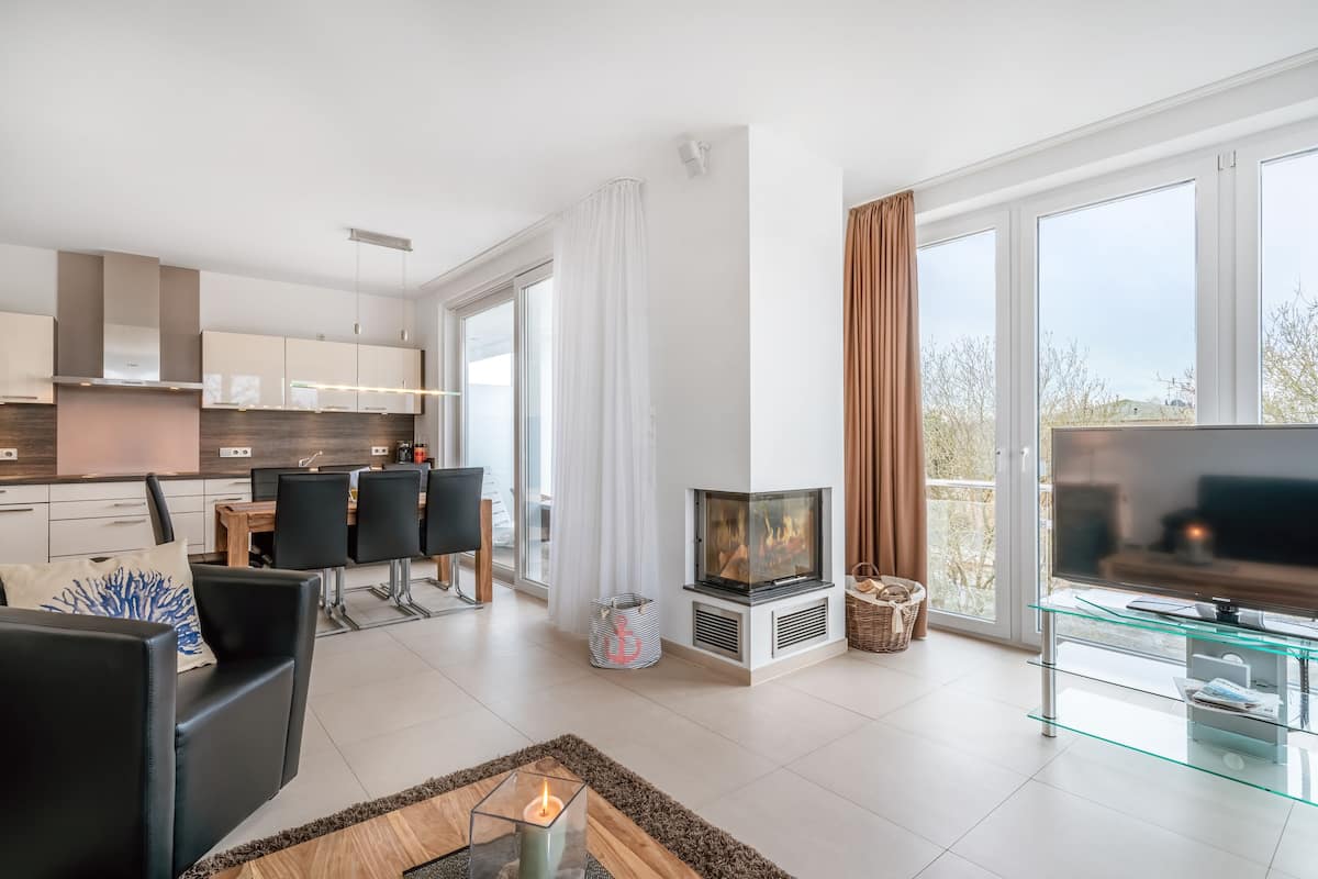 1 bedroom, hypo-allergenic bedding, minibar, in-room safe