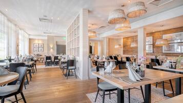 2 Restaurants; Frühstück und Abendessen werden serviert