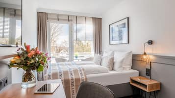 Economy Room | Hypo-allergenic bedding, minibar, in-room safe, desk