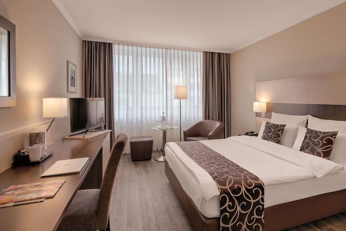 Premium bedding, minibar, in-room safe, laptop workspace