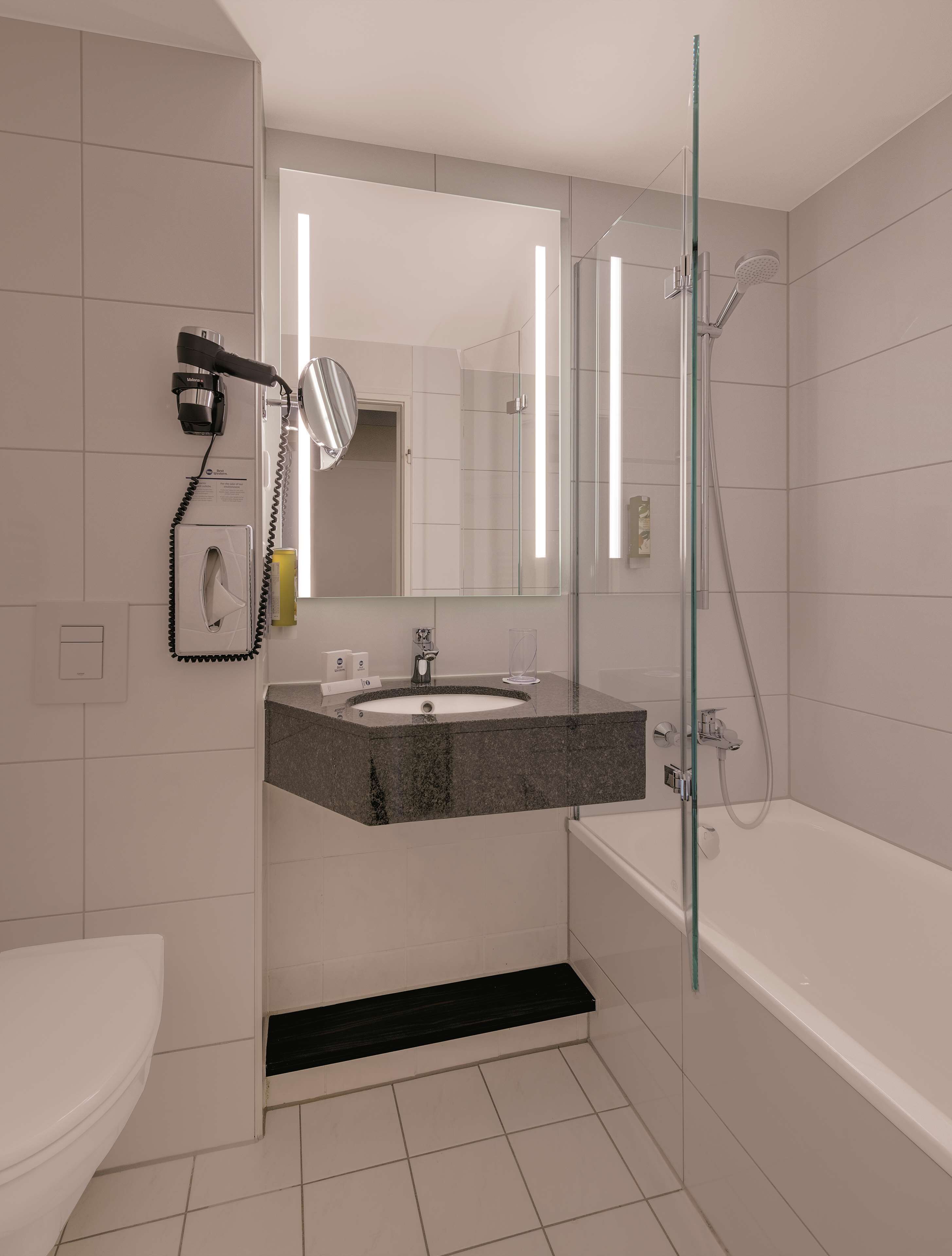 combined shower/bathtub, free toiletries, hair dryer, towels