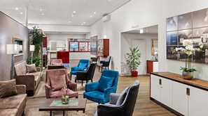 A modern interior with seating areas, a reception desk, and a restaurant sign. - Best Western Hotel Darmstadt Mitte (Darmstadt)