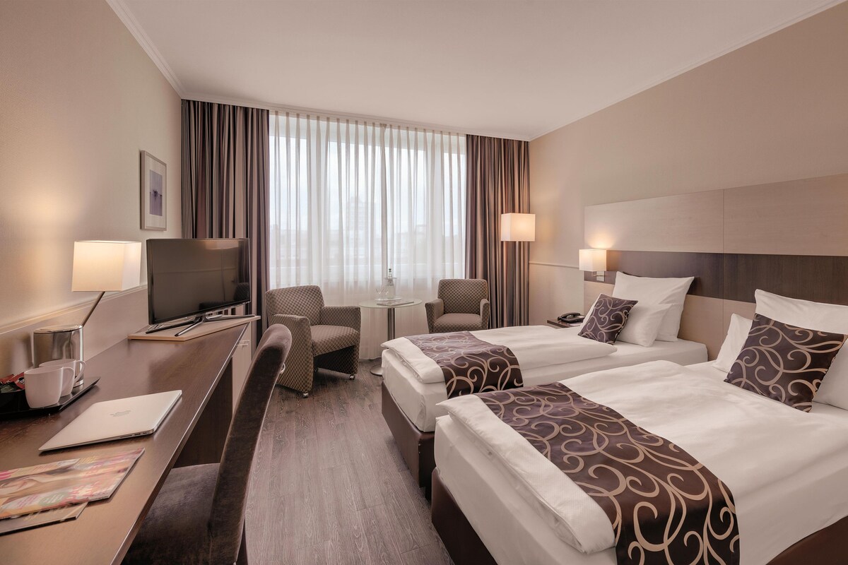 Comfort Room, 2 Single Beds | Premium bedding, minibar, in-room safe, laptop workspace