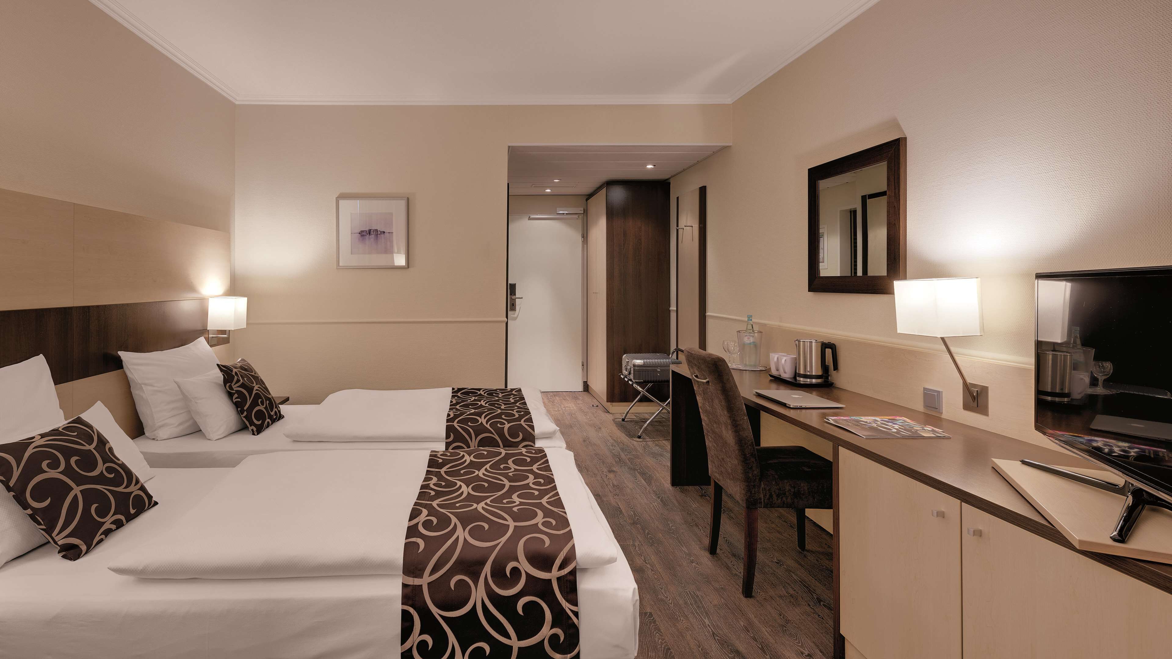 comfort room, 2 single beds | premium bedding, minibar, in-room safe, laptop workspace