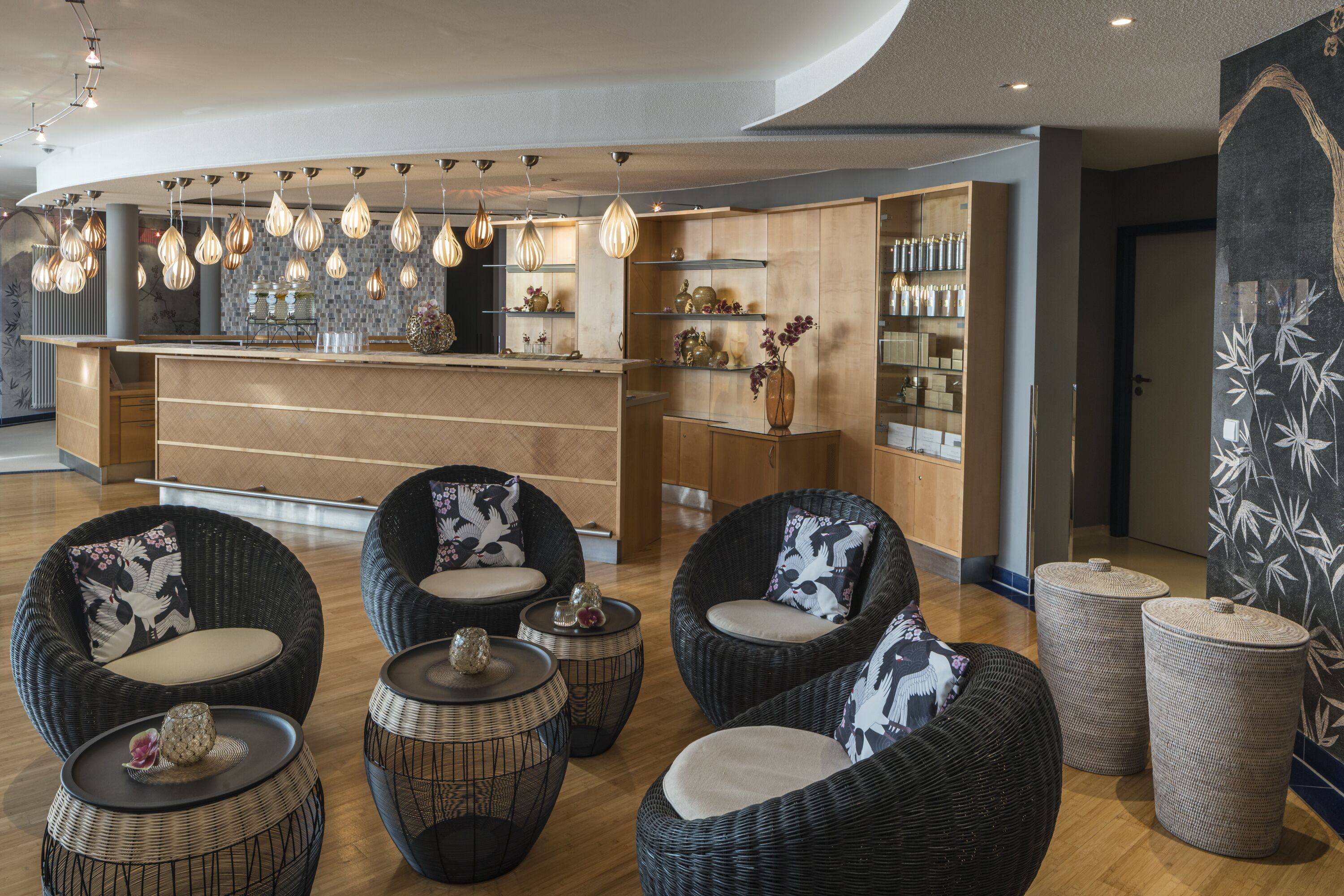 body treatments, aromatherapy, hot stone massages, body scrubs, facials